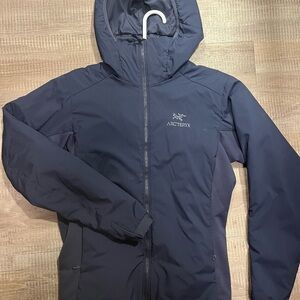 Arc'teryx Women's Navy Atom light jacket